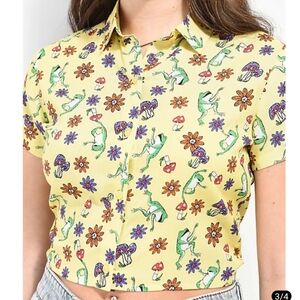 ALab Zumiez Goldie Frog Button Up Crop Top Mushrooms Daisy Psychedelic Yellow. L